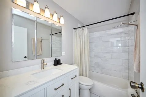 2740 North Pine Grove Avenue Chicago IL 60614