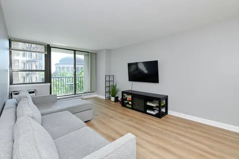 2740 North Pine Grove Avenue Chicago IL 60614