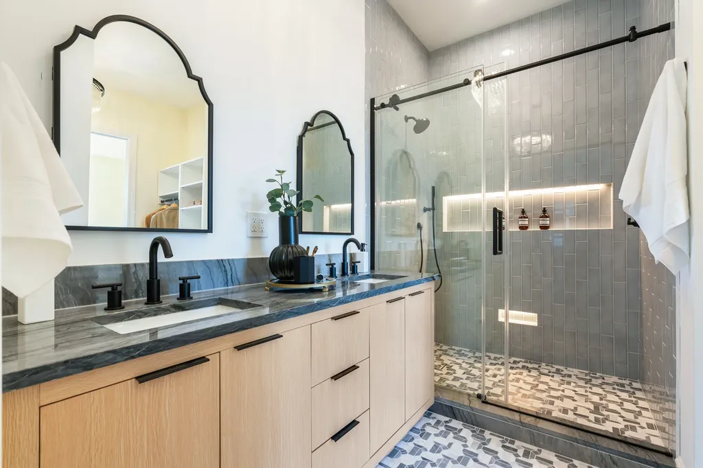 3329 North Whipple Street Chicago IL 60618