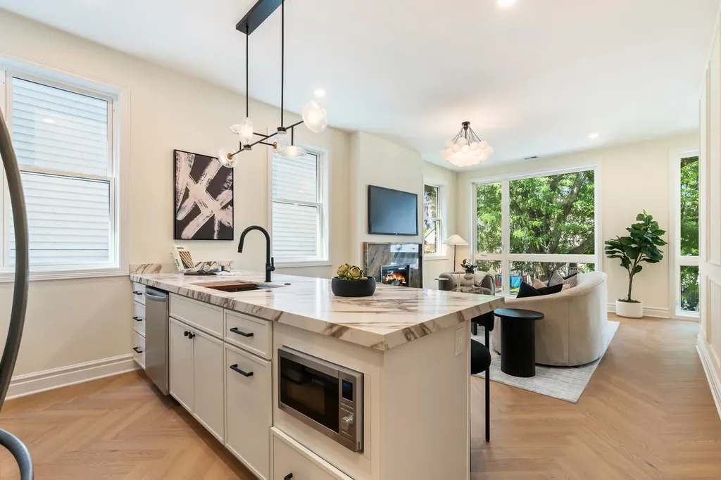 3329 North Whipple Street Chicago IL 60618