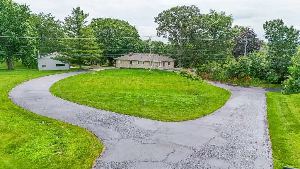 1742 Wolverine Road Dixon IL 61021