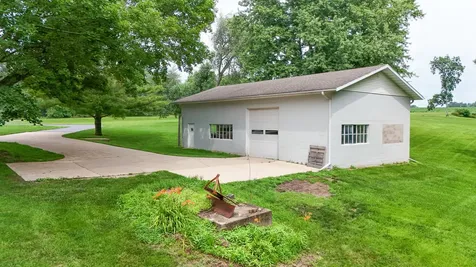 1742 Wolverine Road Dixon IL 61021