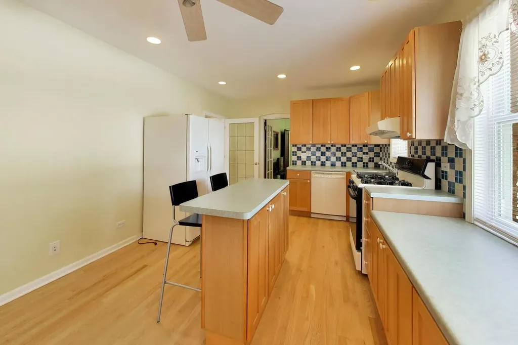 1631 North Natchez Avenue Chicago IL 60707