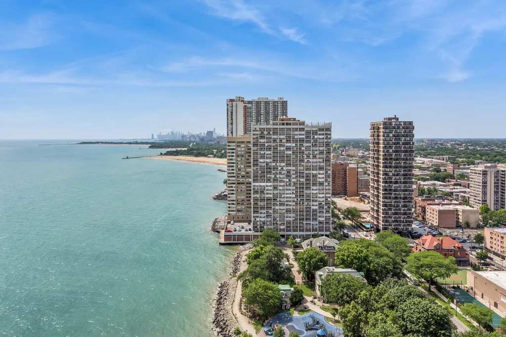 6301 North Sheridan Road Chicago IL 60660