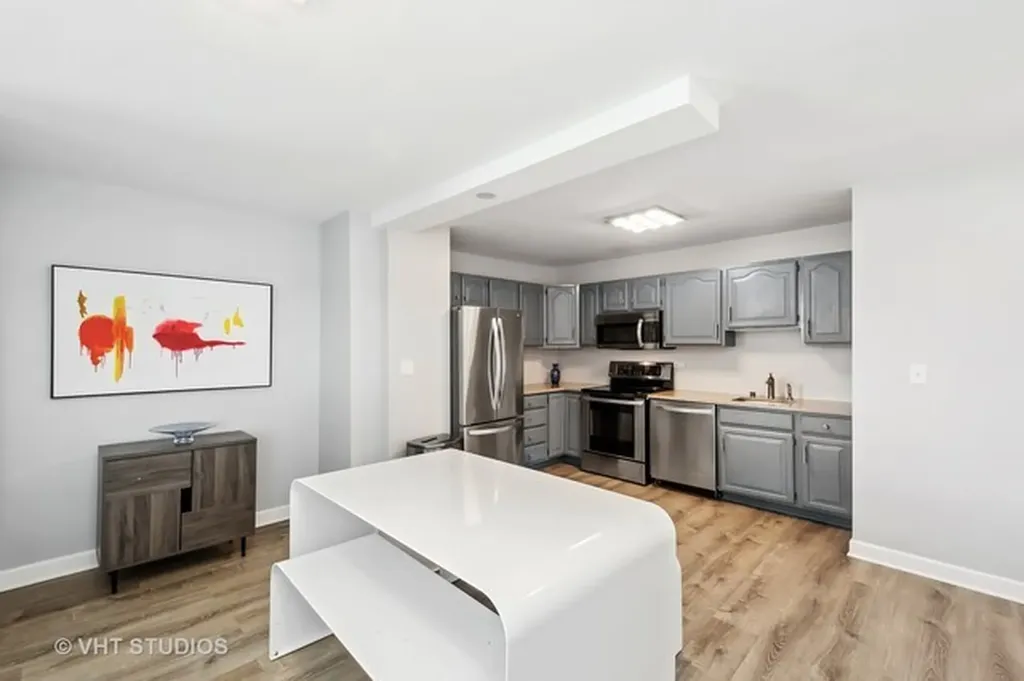 6301 North Sheridan Road Chicago IL 60660