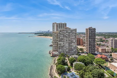6301 North Sheridan Road Chicago IL 60660