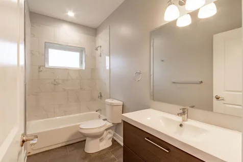 4851 North Central Avenue Chicago IL 60630