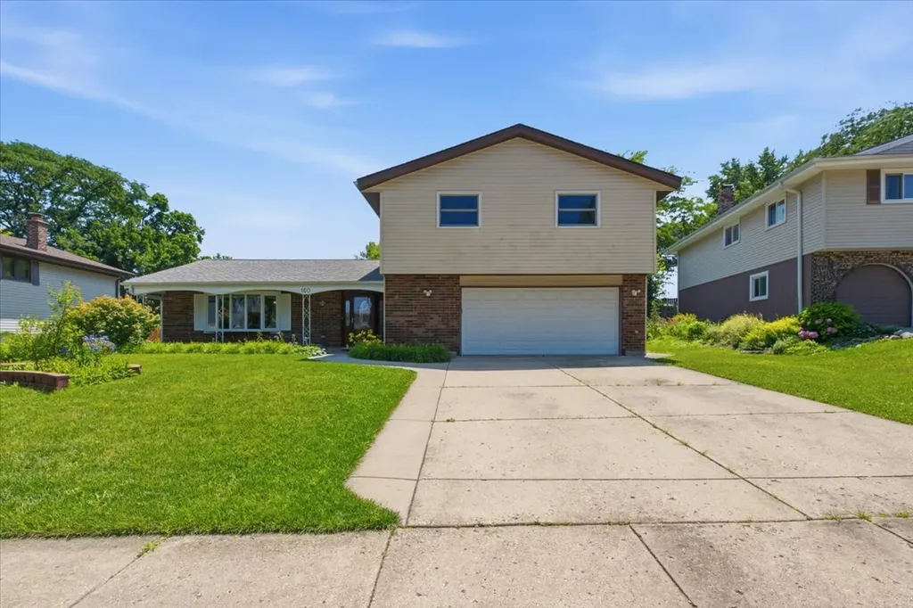 160 Fairfield Way Bloomingdale IL 60108