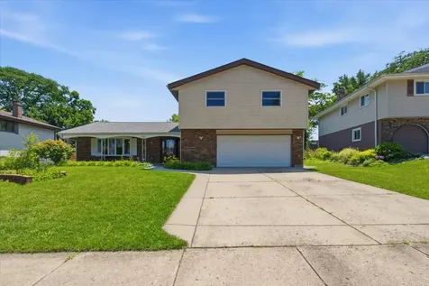 160 Fairfield Way Bloomingdale IL 60108