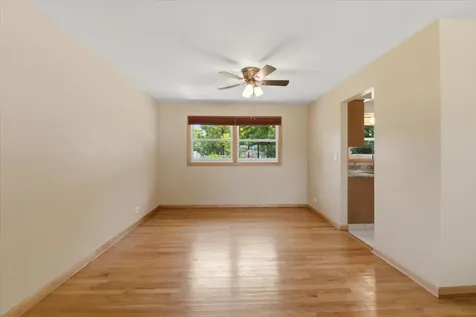 160 Fairfield Way Bloomingdale IL 60108