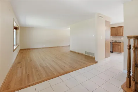 160 Fairfield Way Bloomingdale IL 60108
