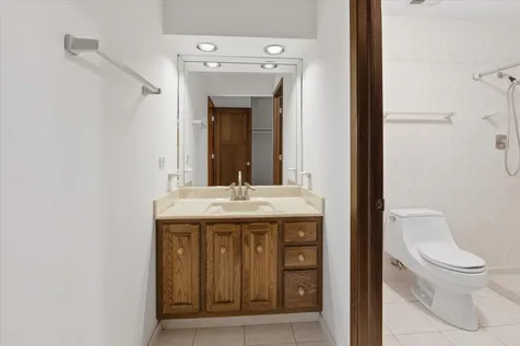 160 Fairfield Way Bloomingdale IL 60108