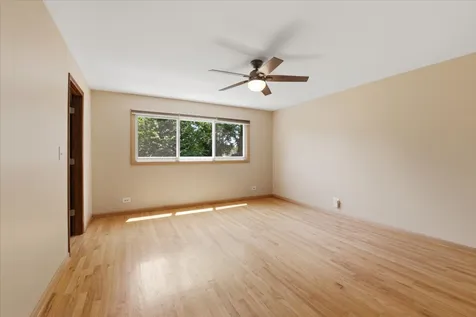 160 Fairfield Way Bloomingdale IL 60108