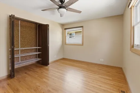 160 Fairfield Way Bloomingdale IL 60108