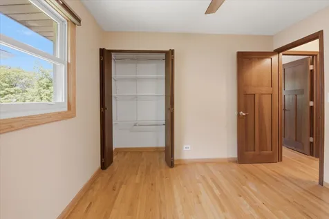 160 Fairfield Way Bloomingdale IL 60108