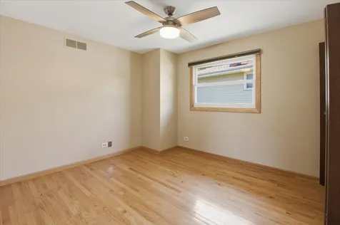 160 Fairfield Way Bloomingdale IL 60108