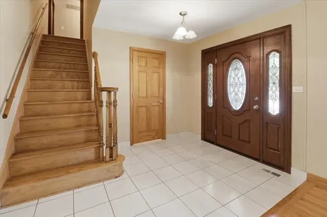 160 Fairfield Way Bloomingdale IL 60108