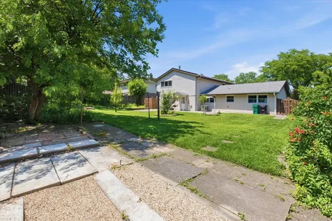 160 Fairfield Way Bloomingdale IL 60108