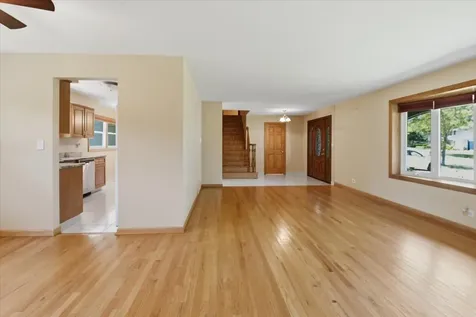 160 Fairfield Way Bloomingdale IL 60108