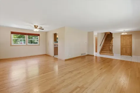 160 Fairfield Way Bloomingdale IL 60108