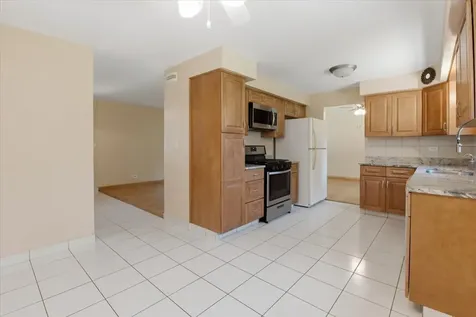 160 Fairfield Way Bloomingdale IL 60108
