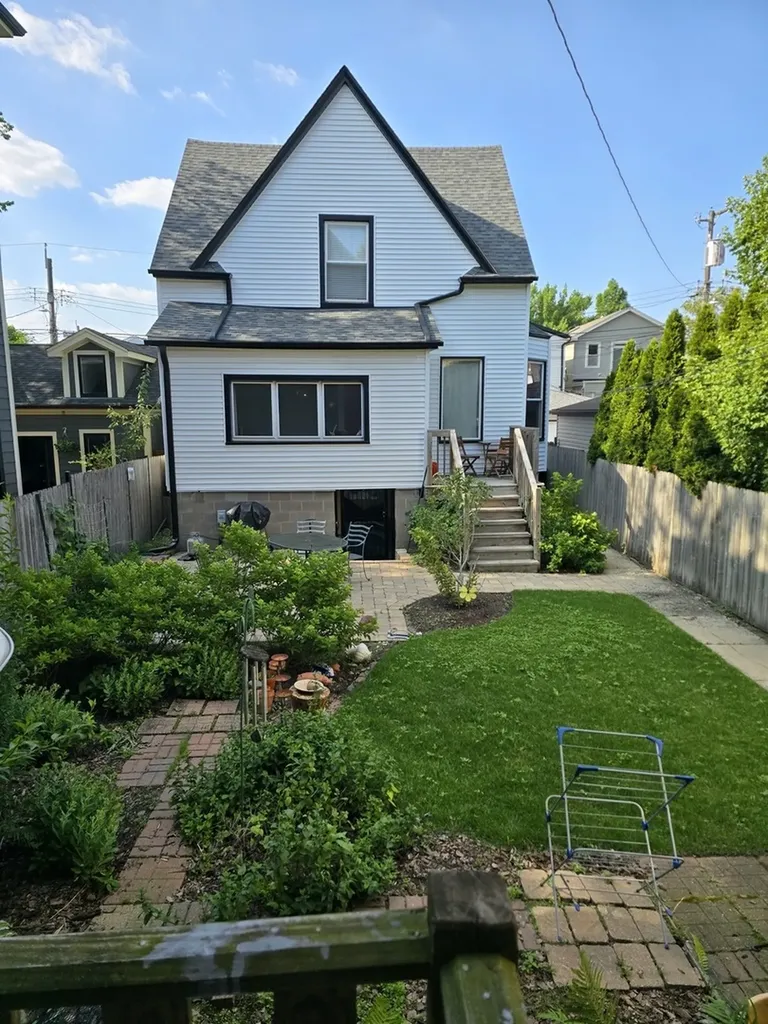 2238 West Carmen Avenue Chicago IL 60625