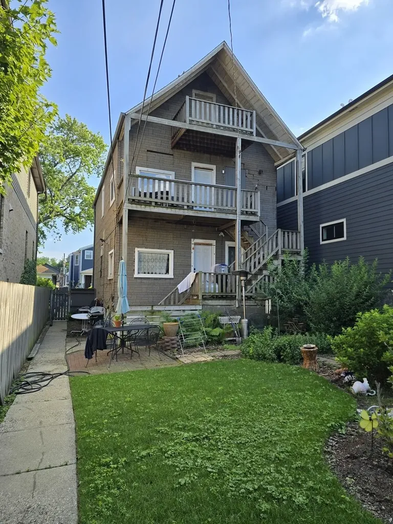 2238 West Carmen Avenue Chicago IL 60625