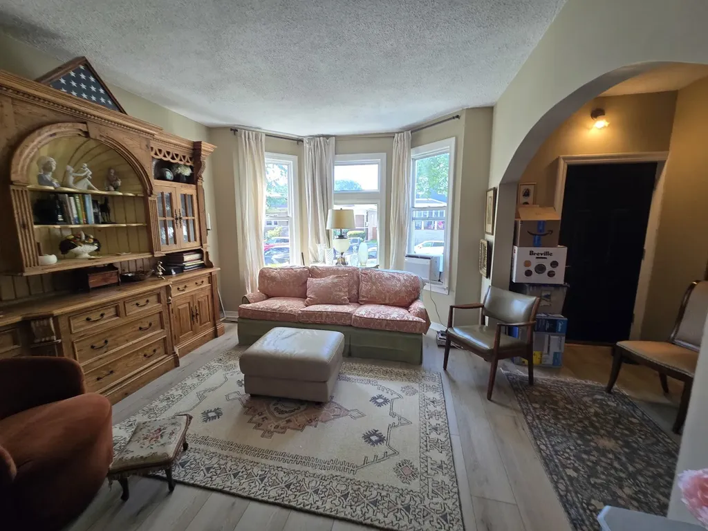 2238 West Carmen Avenue Chicago IL 60625