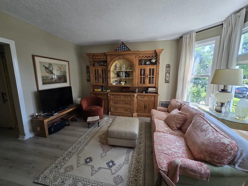 2238 West Carmen Avenue Chicago IL 60625