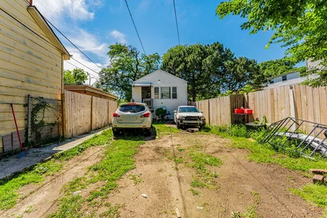 7549 South Saint Lawrence Avenue Chicago IL 60619