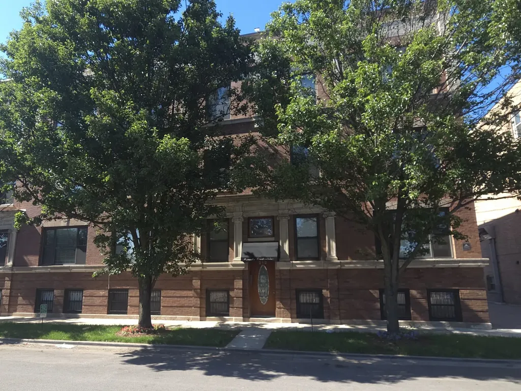 212 East 44th Street Chicago IL 60653
