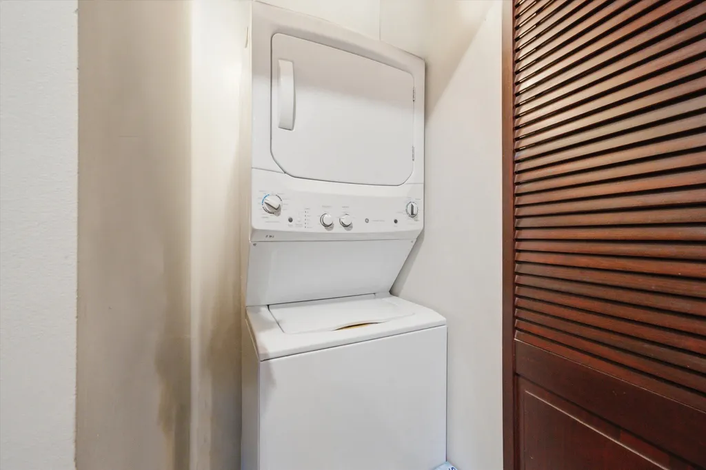 212 East 44th Street Chicago IL 60653