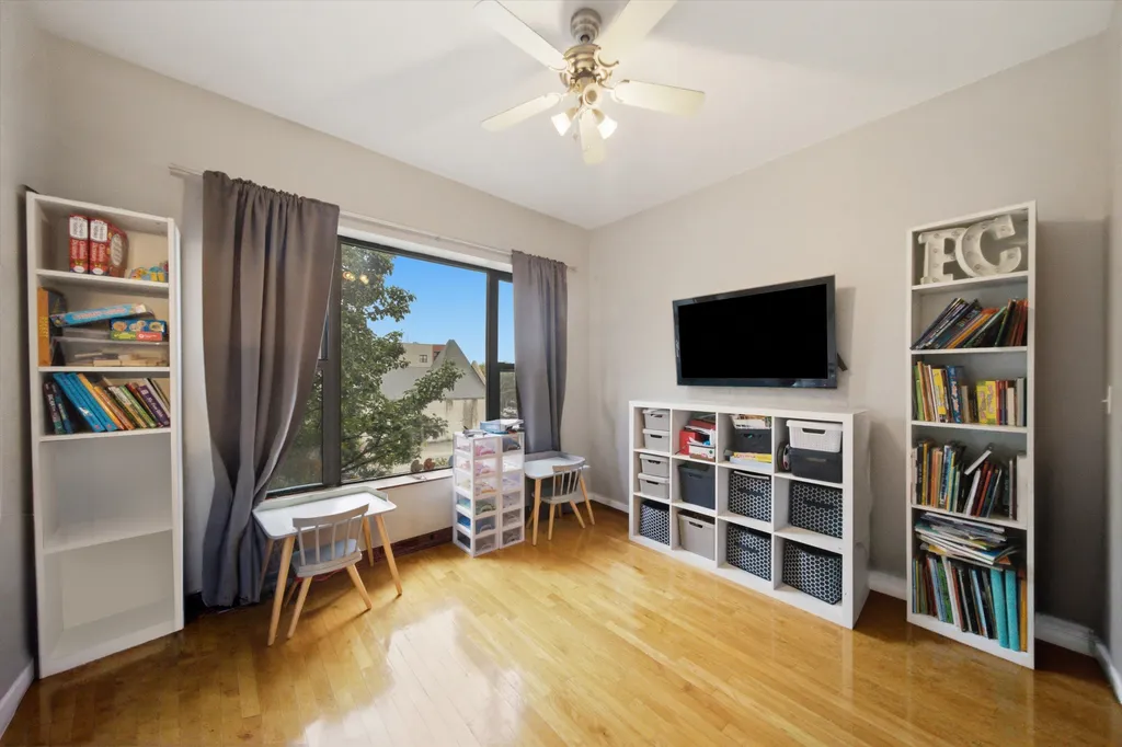 212 East 44th Street Chicago IL 60653