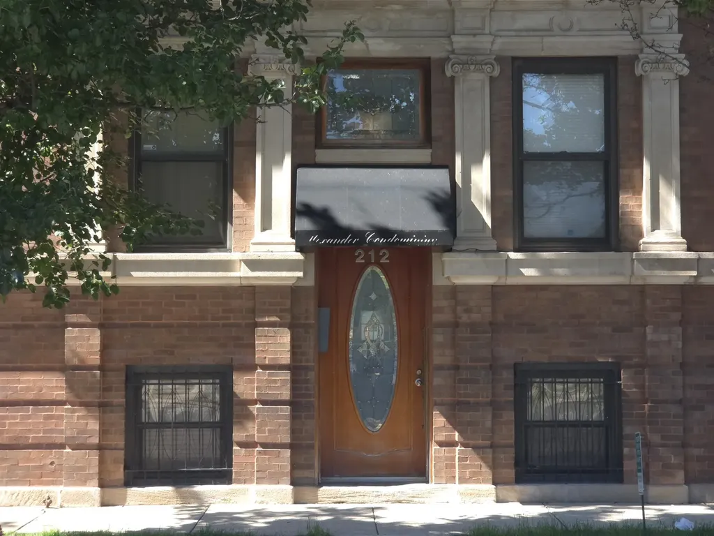 212 East 44th Street Chicago IL 60653