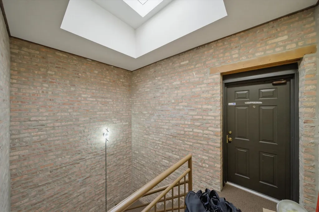 212 East 44th Street Chicago IL 60653