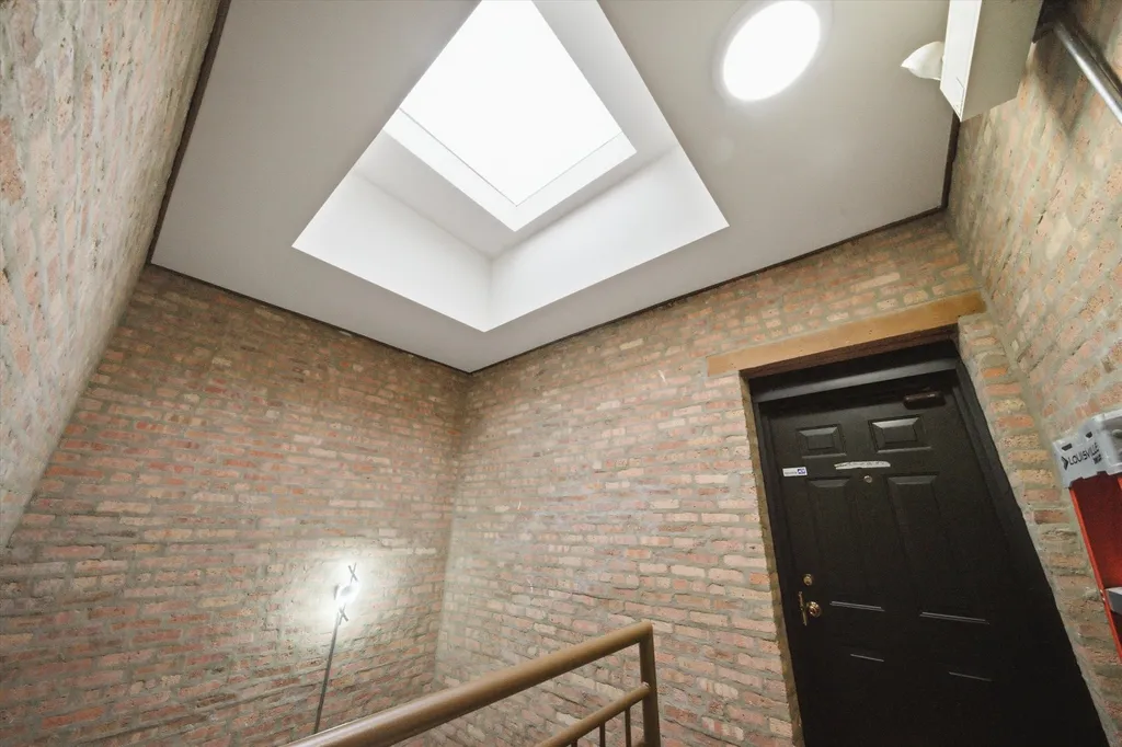 212 East 44th Street Chicago IL 60653