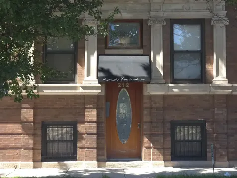 212 East 44th Street Chicago IL 60653