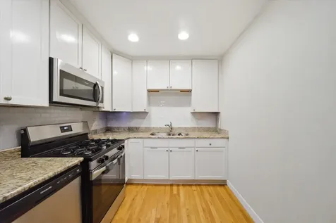 212 East 44th Street Chicago IL 60653