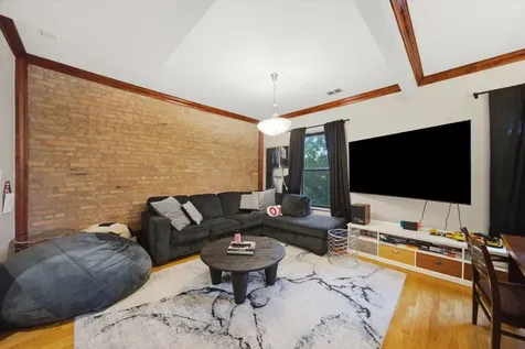 212 East 44th Street Chicago IL 60653