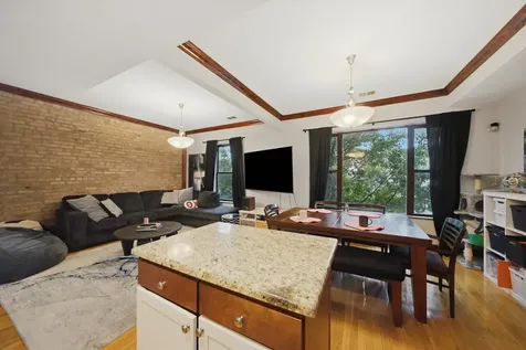212 East 44th Street Chicago IL 60653