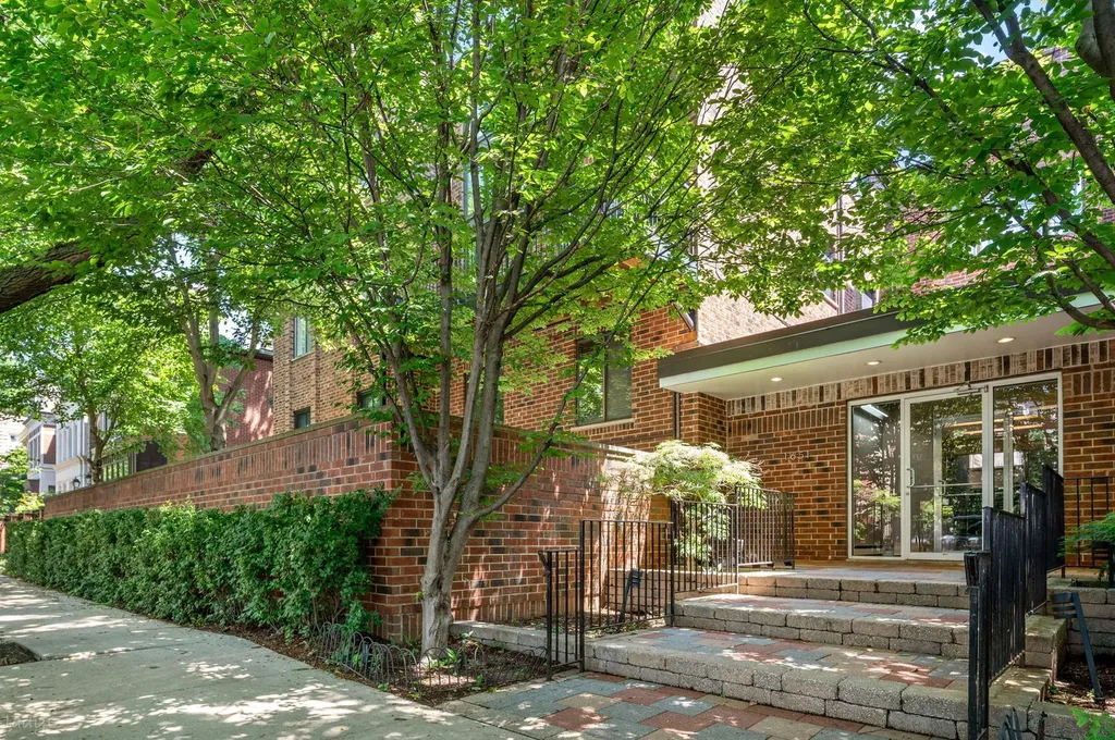 1651 North Dayton Street Chicago IL 60614