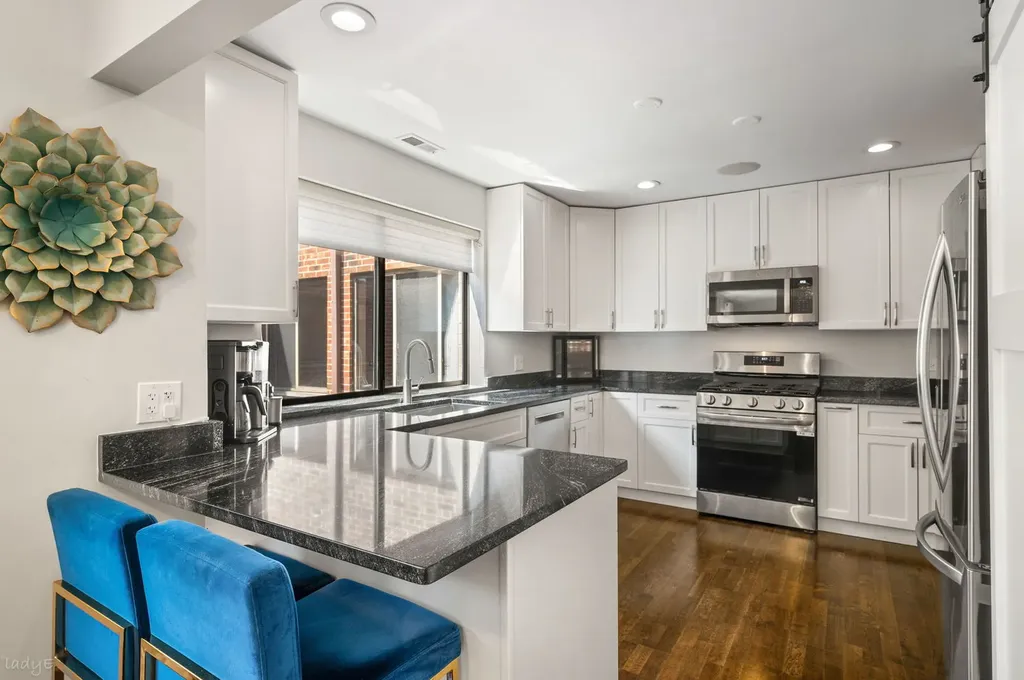 1651 North Dayton Street Chicago IL 60614