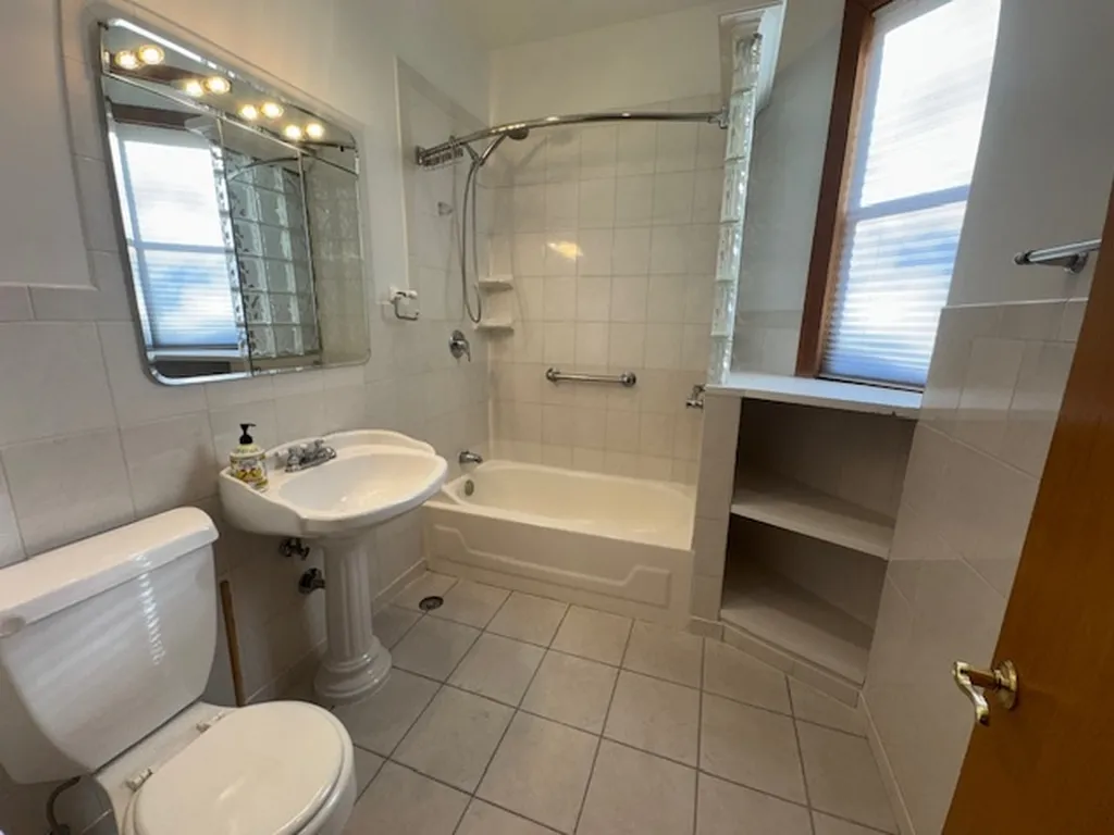 3309 South Lowe Avenue Chicago IL 60616