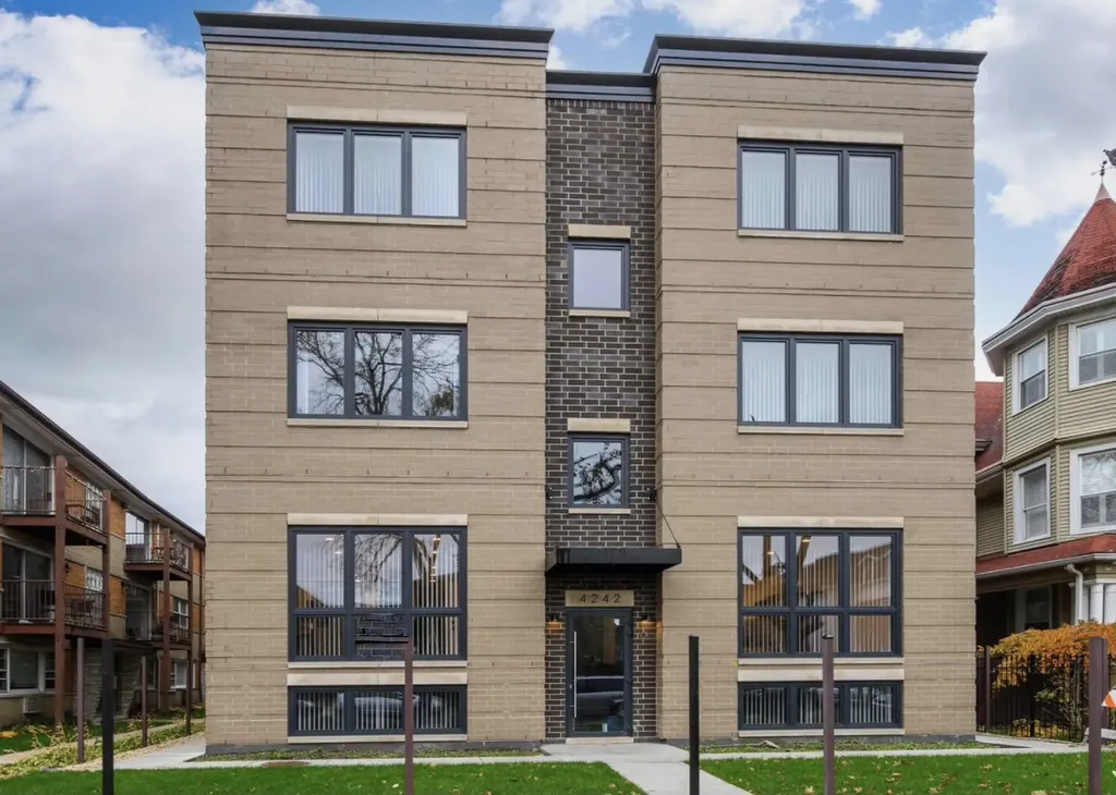 4242 North Kedvale Avenue Chicago IL 60641