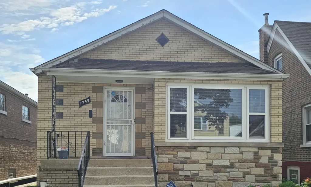 7249 South Sacramento Avenue Chicago IL 60629