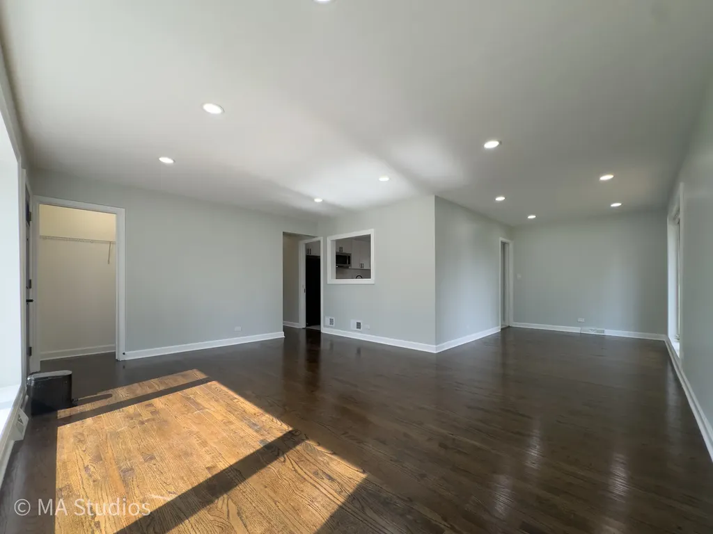 4256 Golf Road Skokie IL 60076