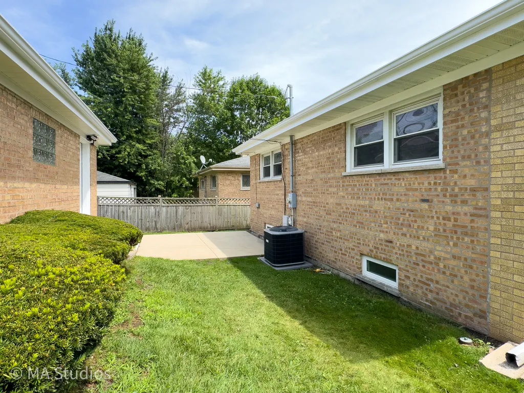 4256 Golf Road Skokie IL 60076