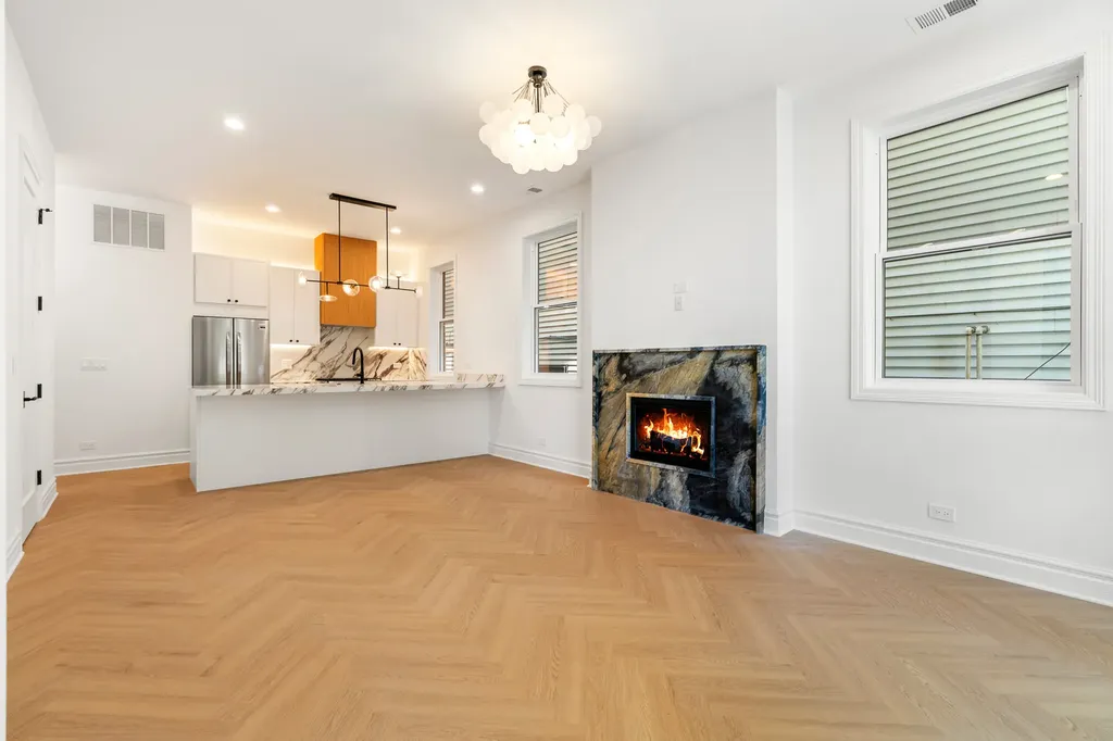 3329 North Whipple Street Chicago IL 60618