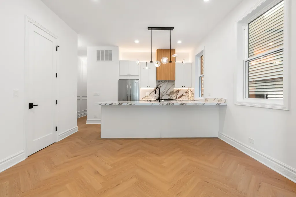 3329 North Whipple Street Chicago IL 60618
