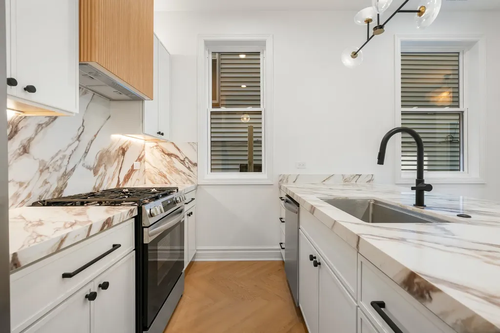 3329 North Whipple Street Chicago IL 60618